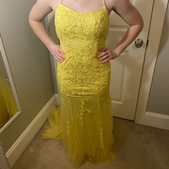 Yellow Prom Dress Size 6 - Picture 4 of 6